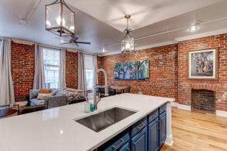 Location! Charming 2br Brick Walls, Walk To Fq - New Orleans - 2