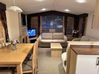 Lovely Caravan With Spacious Decking At North Denes In Suffolk, Ref 40134Nd - Lowestoft - 7