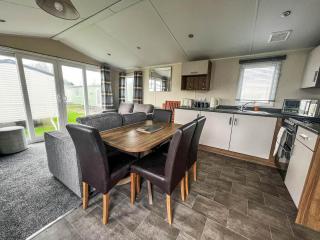 Lovely Caravan With Decking On California Cliffs Holiday Park Ref 50045C - 7