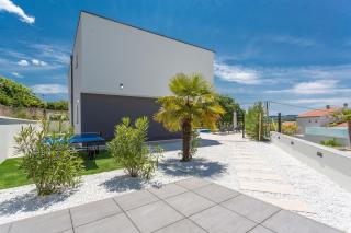 Deluxe villa with swimming pool, whirlpool on the roof terrace with a beautiful sea view - by TRAVELER tourist agency Krk ID 2125 I - Sveti Vid-Miholjice - 9