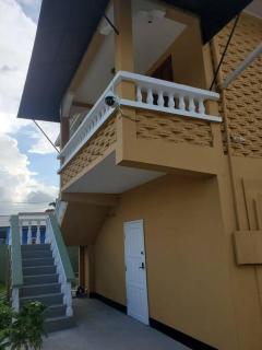 Upstairs 2 Bedroom Avalon Regia Apartment - 0