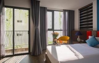 Aaron Boutique Hotel - 4