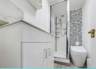 Central Brentwood House - Brentwood - 3