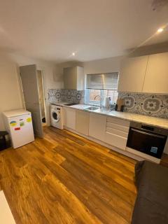 One Bedroom Annex with Private Entrance - Morden - 8