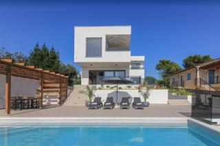 New modern luxury villa near the beach with sea view, pool, sauna , BBQ and playground by WiiBuk - Pomer - 6