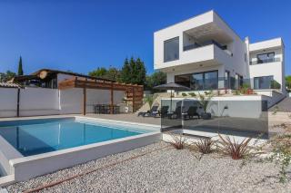 New modern luxury villa near the beach with sea view, pool, sauna , BBQ and playground by WiiBuk - Pomer - 2