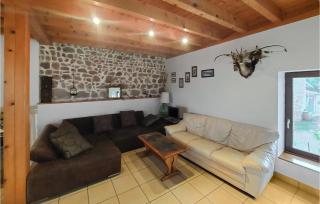 2 Bedroom Awesome Home In Bas-En-Basset - Bas-en-Basset - 8