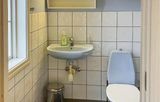 Awesome Home In Lidhult With Lake View - Lidhult - 3