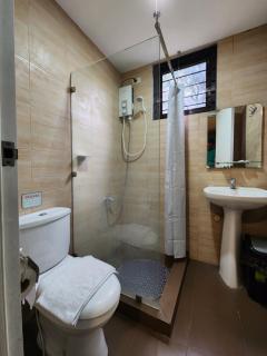 Grayhouse Inn Tagaytay - Tagaytay - 9