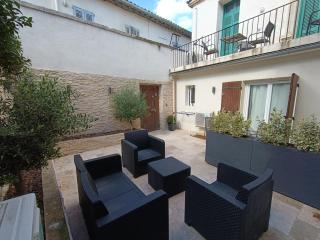 T3 rénové avec cour, Intra Muros Avignon - 1