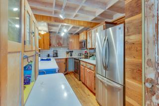 Riverside Retreat with Screened Porch 6 Mi to Taos! - Taos - 2