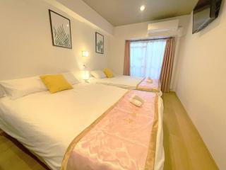 Good location, convenient transportation Nipponbashi Station 4 minutes Dotonbori 6 minutes Kuromon Market 8 minutes Double bed 2o1 - 0