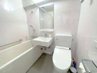 Good location, convenient transportation Nipponbashi Station 4 minutes Dotonbori 6 minutes Kuromon Market 8 minutes Double bed 2o1 - 3