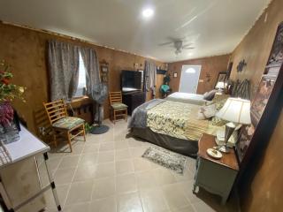 Hilda's Garage~Bandera, TX. - Bandera - 7