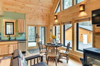 Modern Cabin with Hot Tub and Sacandaga Lake Access! - Broadalbin - 2
