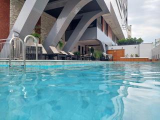 Ótimo Apto, Jacuzzi aquecida e piscina, pertinho da praia - Bombinhas - 0