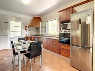 Mountain View Villa by Atlantic Holiday - São Vicente - 2