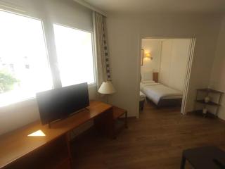 7 min walk Metro ApartHotel, La Defense+Parking - Courbevoie - 2