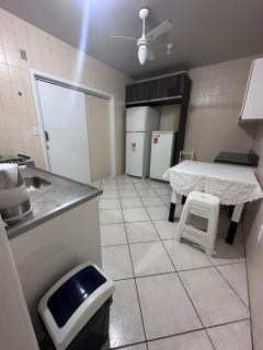 Apartamento amplo em meia praia - poucos metros do mar - 8