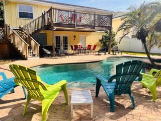 4 bed and 2 and a half bath, minutes from the beach! - Clearwater Beach - 0