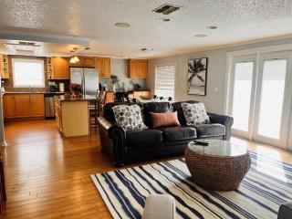 4 bed and 2 and a half bath, minutes from the beach! - Clearwater Beach - 8