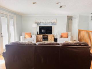 4 bed and 2 and a half bath, minutes from the beach! - Clearwater Beach - 4