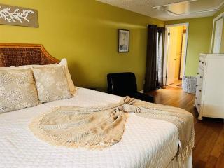 4 bed and 2 and a half bath, minutes from the beach! - Clearwater Beach - 3