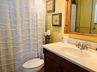 4 bed and 2 and a half bath, minutes from the beach! - Clearwater Beach - 2