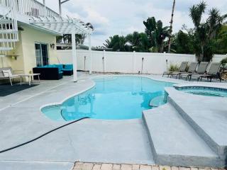 4 Bedroom home with heated pool by the beach! - Clearwater Beach - 9
