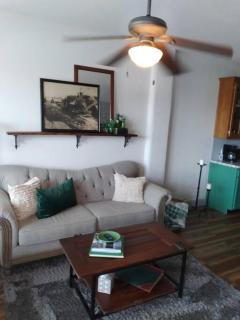 Cozy Getaway in Lincoln! - - 9