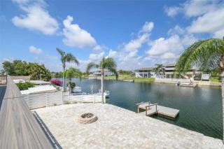 3bed3bath Waterfront Home with an Amazing View! - 0