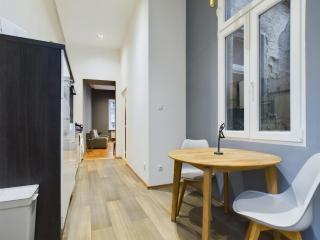Gray Stylish Central Apartment - Budapest - 6