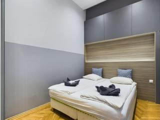 Gray Stylish Central Apartment - Budapest - 5