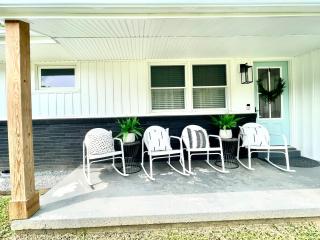 Carters Cottage Hot Tub, Fire Pit, Cozy Views - 1