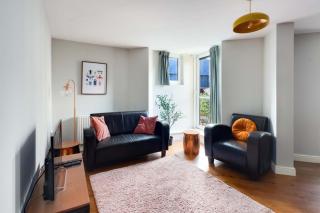 Beautiful & Vibrant 2BD Home w Balcony - Hackney! - London - 0