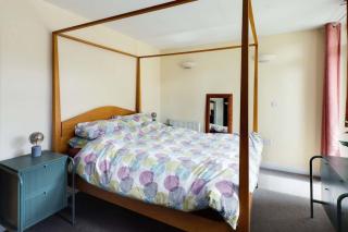 Beautiful & Vibrant 2BD Home w Balcony - Hackney! - London - 7