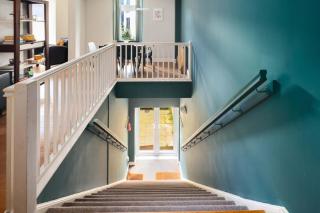 Beautiful & Vibrant 2BD Home w Balcony - Hackney! - London - 1