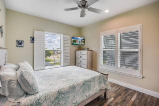 Spacious Home With Heated Pool! Sleeps 15! Billiard table! - 8