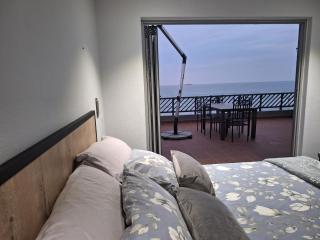 SEA FACING modern 3-bedroom apartment, Umdloti - 8