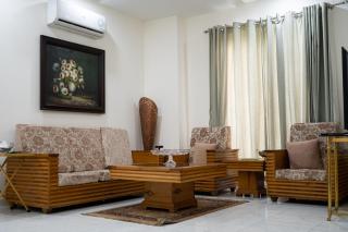 Gulberg Luxe Living 2-BR Apartment - Lahore - 0