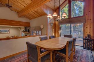 Fireside Lodge at Northstar By Tahoe Getaways - 4BR w Hot Tub, HOA & Ski Shuttle - 4