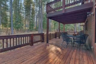 Dogwood Place by Tahoe Getaways - 3BR Pet-Friendly Tahoe Donner Home w Hot Tub, Pool Table, Wood Fireplace & HOA Amenities - 5