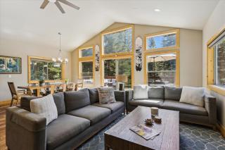 Graystone Retreat - Modern Retreat w Hot Tub & HOA Amenities - Truckee - 0