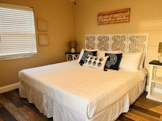 Gorgeous vacation home on the water with heated pool and sand! - Hernando Beach - 5
