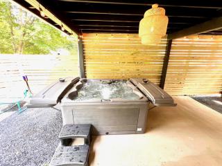 Hot Tub Mid Century Modern Near Chippenham Hosp - 9