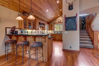 High Country Lodge by Tahoe Getaways - Tahoe Donner 4BR w Hot Tub, Air Conditioning, EV, HOA, Shuffleboard and Horse Shoe Pit - Truckee - 8