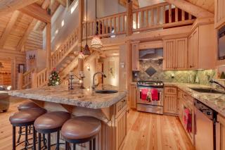 Lodgepole Retreat - A Gorgeous Classic 3BR Log Cabin with Private Hot Tub - Truckee - 0