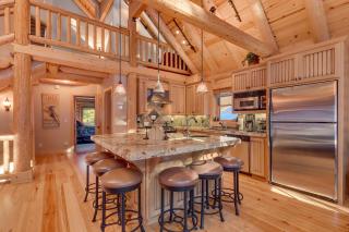 Lodgepole Retreat - A Gorgeous Classic 3BR Log Cabin with Private Hot Tub - Truckee - 6