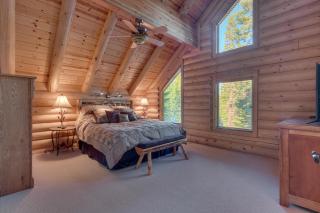 Lodgepole Retreat - A Gorgeous Classic 3BR Log Cabin with Private Hot Tub - Truckee - 2