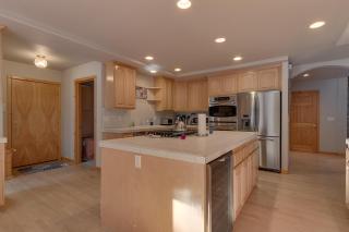 Matterhorn at Tahoe Donner 3000 Sqft 4 BR with Private Hot Tub and HOA Pool, Gym and Beach Access - Truckee - 8